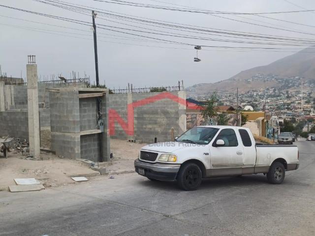 VENTA DE TERRENO CON CONSTRUCCION FLORIDO 1RA SECC. TIJUANA B.C