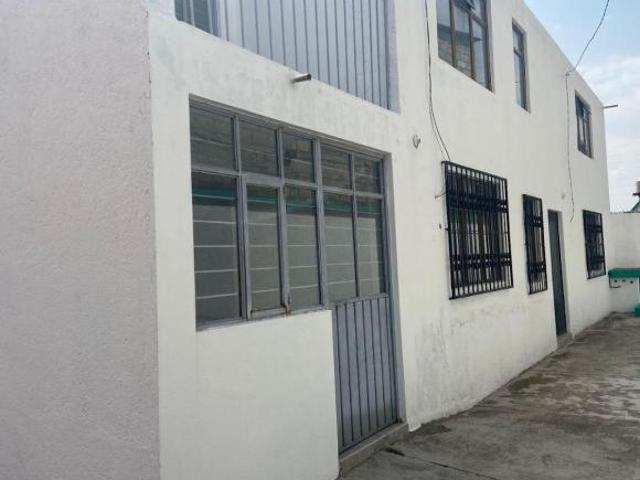 VENTA DE TERRENO CON DOS CASAS, ZINANCATEPEC, AMPLIO JARDIN