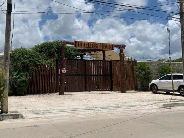 VENTA DE TERRENO CON ESTUDIOS, CASA Y RESTAURANTE EN AV FONATUR, Cancún