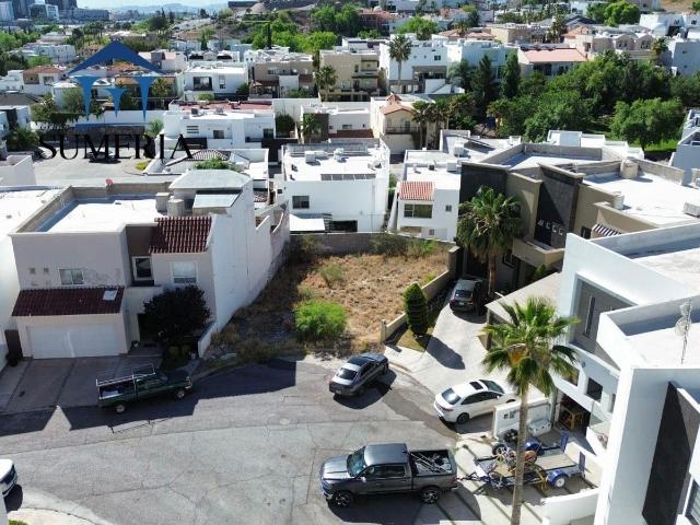Venta de terreno con excedente en Rincones de San Francisco
