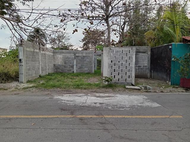 Venta de terreno con obra negra en Floresta 80