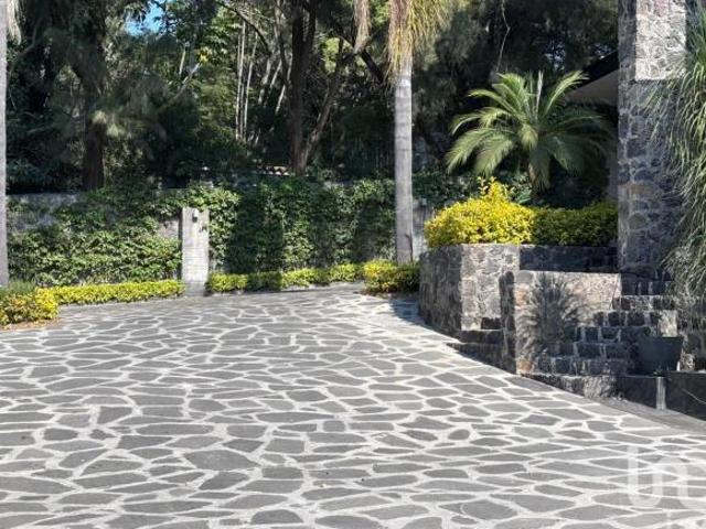 Venta de terreno dentro de fraccionamiento en Cuernavaca