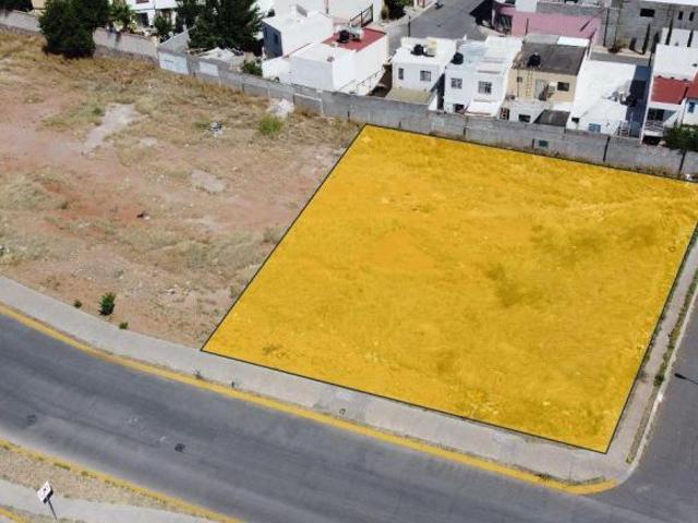 Venta de terreno en Avenida Prieto Lujan
