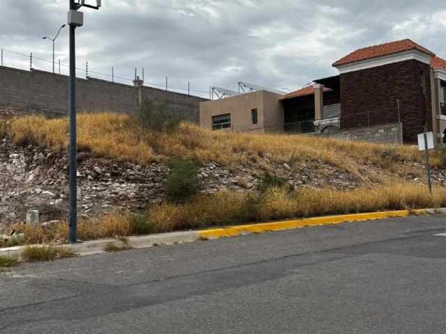 VENTA DE TERRENO EN FRACC EXCLUSIVO PUERTA DE HIERRO COLINDA CON BARDA PERIMETRAL DEL FRACCIONAMIENTO