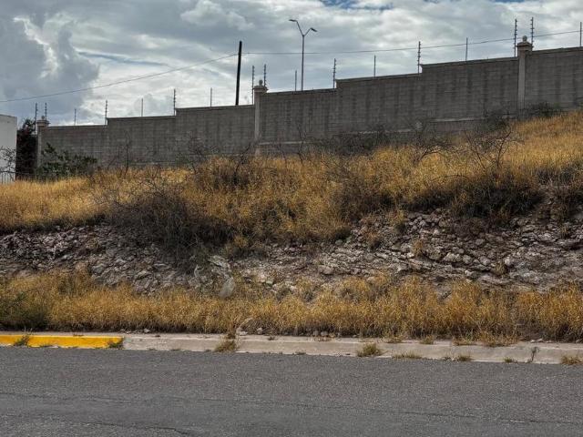 VENTA DE TERRENO EN FRACC EXCLUSIVO PUERTA DE HIERRO COLINDA CON BARDA PERIMETRAL DEL FRACCIONAMIENTO