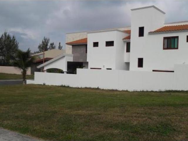 VENTA DE TERRENO EN FRACCIONAMIENTO VISTA BELLA