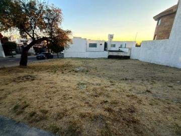 VENTA DE TERRENO EN LOMAS PUNTA DEL ESTE EN ESQUINA CLUSTER MRSELLA