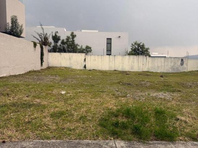 Venta de terreno en los Robles Resifencial