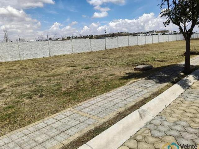 Venta de Terreno en Parque Napa, con Casa Club