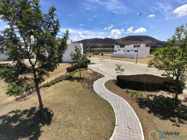 Venta de Terreno en Parque Napa, con Casa Club