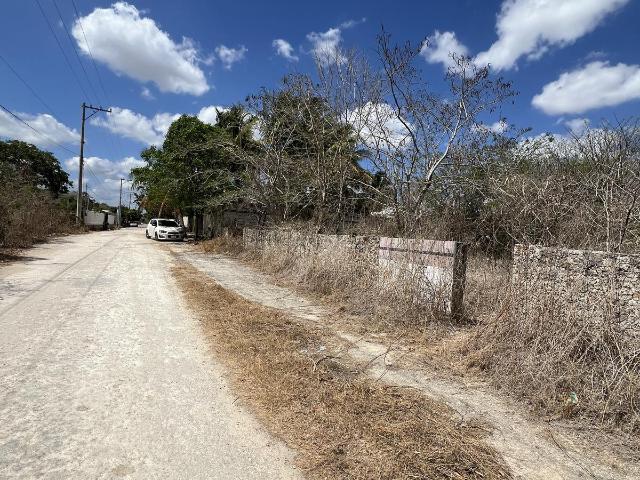 Venta de Terreno en Sitpach con servicios a pie de calle