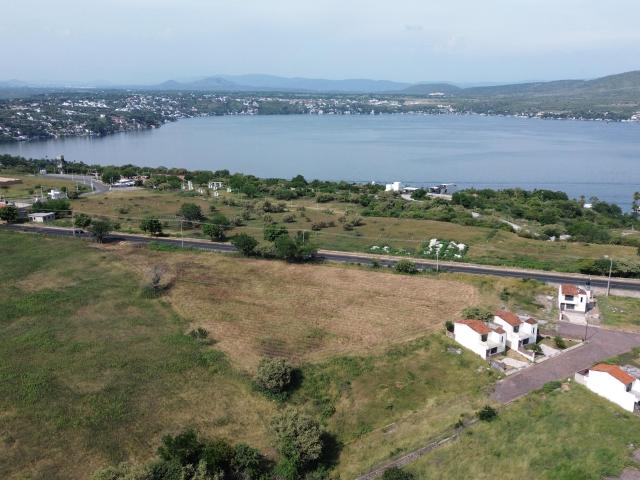 Venta de terreno en Tequesquitengo, frente a la Arena Tequesquitengo, Morelos. Clave 6376.70