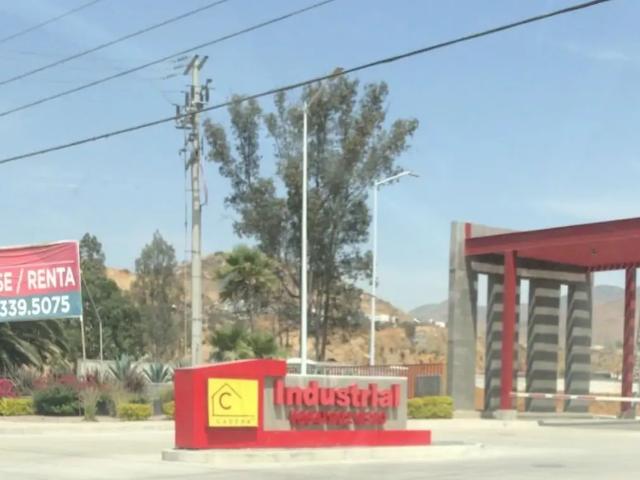 Venta de Terreno Industrial de $130.00 usd m2 a 250 mts de la carretera libre Tijuana a Tecate