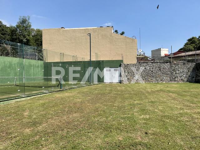 Venta de terreno plano con cancha de padel, Tlaltenango, Cuernavaca, Morelos. Clave 5914