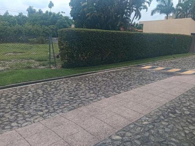 VENTA DE TERRENO PLANO EN CONDOMINIO RESIDENCIAL SUMIYA