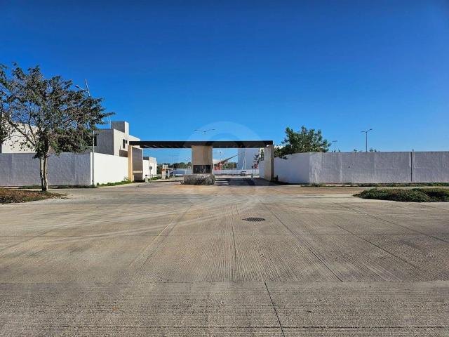 Venta de Terreno residencial en Xcanat?n con amenidades
