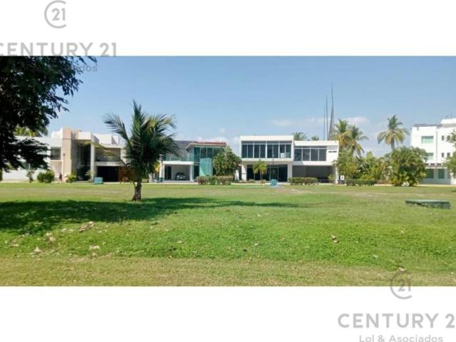 Venta de Terreno residencial frente al campo de golf Vidanta en Playa Diamante