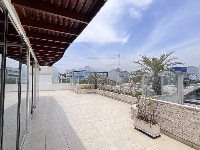 VENTA DE TRIPLEX EN LA FLORESTA CHACARILA COCINA Y BAÑOS REMODELADOS