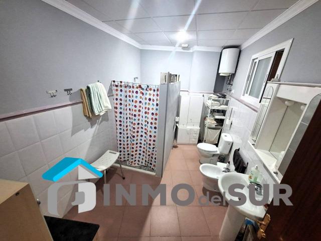 Venta de un amplio piso en Estepa