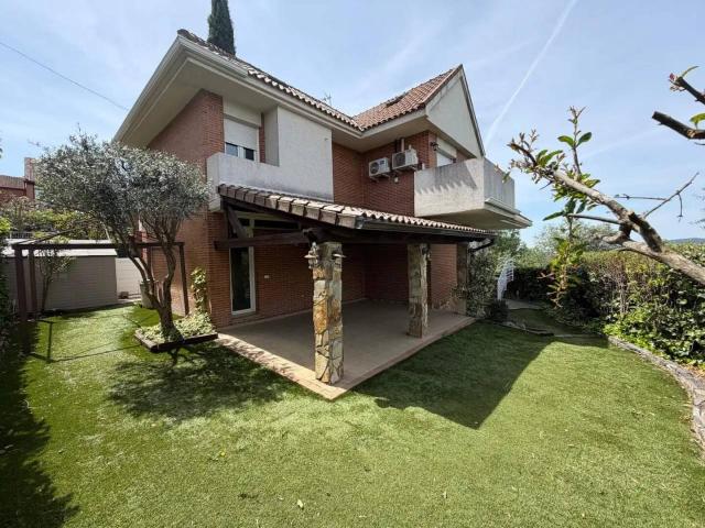 Venta de villa en Venturada