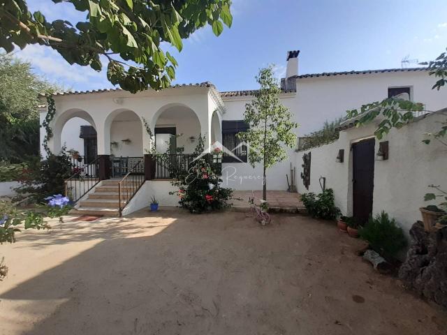 Venta de villa en Lucena