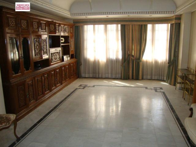 VENTA DE VIVIENDA UNIFAMILIAR EN BENIFAIO ACCESO POR DOS CALLES