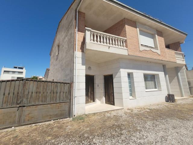 VENTA DE VIVIENDA Y LOCAL CON PARCELA ANEXA EN CARRETERA DE BAHABON