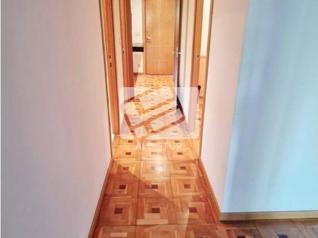 VENTA de vivienda de 3 habitaciones, dos baños, salón y cocina independiente. Trastero incluido en bajo cubierta