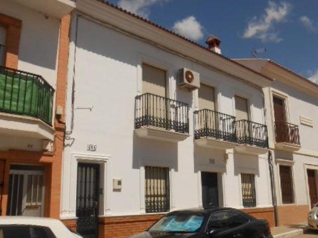 Venta de Vivienda en Gibraleón, Huelva. Activo Sin Posesión / Alquilado, No se Puede Visitar