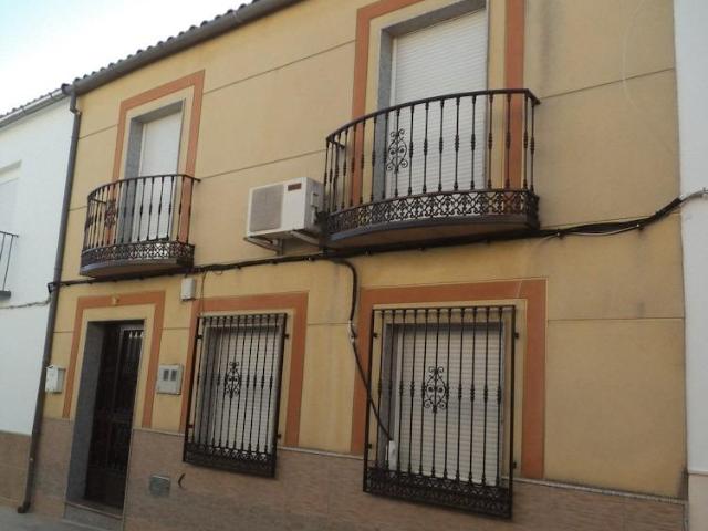 Venta de Vivienda en Jódar, Jaén. Activo Inmobiliario Sin Posesión / Alquilado / No se Puede Visitar / No se Puede Financiar