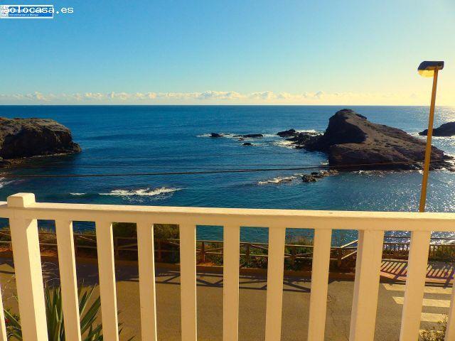 Venta de vivienda enfrente del mar de 5 dormitorios en Cabo de Palos