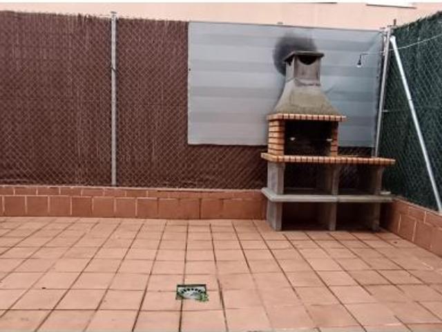 VENTA DE ADOSADO EN MONFARRACINOS ZAMORA, 3 DORMITORIOS, 2 BAÑOS, BUHARDILLA, GARAJE, TERRAZA.