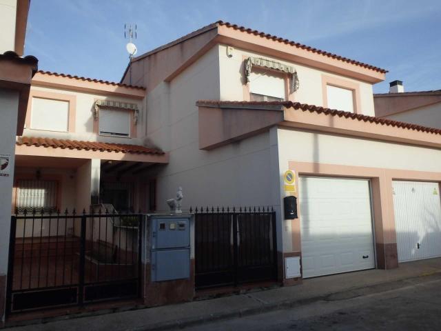 Venta de adosado en Cazalegas, Toledo. Activo inmobiliario Sin Posesión, No se puede Visitar, Ni Financiar
