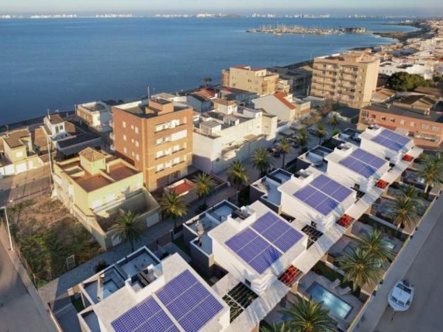 Venta de adosado en La manga, de 128m2 con 3 dormitorios y 3 baños