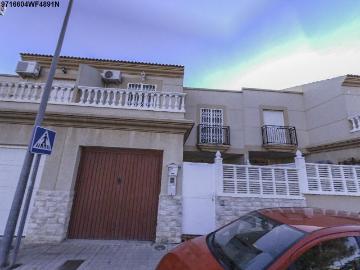 Venta de Adosado en la localidad de Huercal de Almería Sin Posesión
