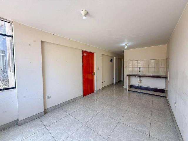VENTA DE AMPLIO DEPARTAMENTO EN ATE FRENTE A PARQUE ID: 3 6 3 4 9
