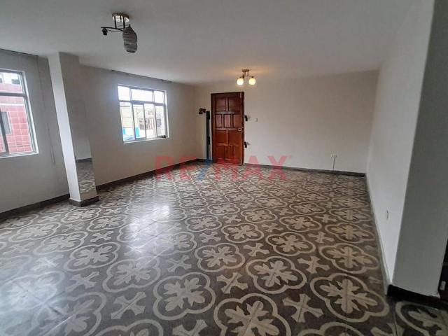 Venta De Amplio Departamento En Urb. El Naranjal – San Martín De Porres