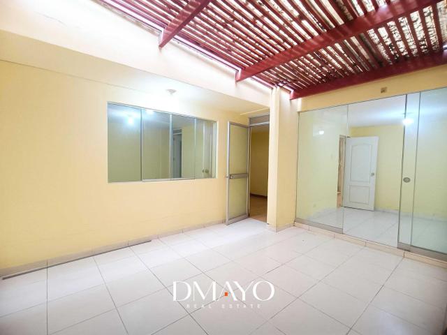 Venta de amplio departamento en Urb. Retablo en primer piso con terraza