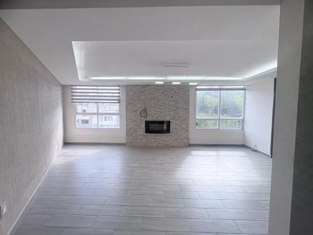 Venta de amplio deprtamento completamente remodelado