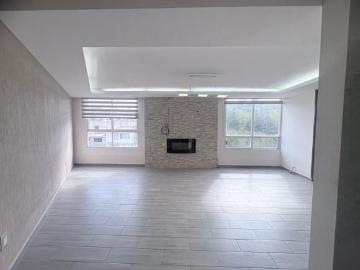 Venta de amplio deprtamento completamente remodelado