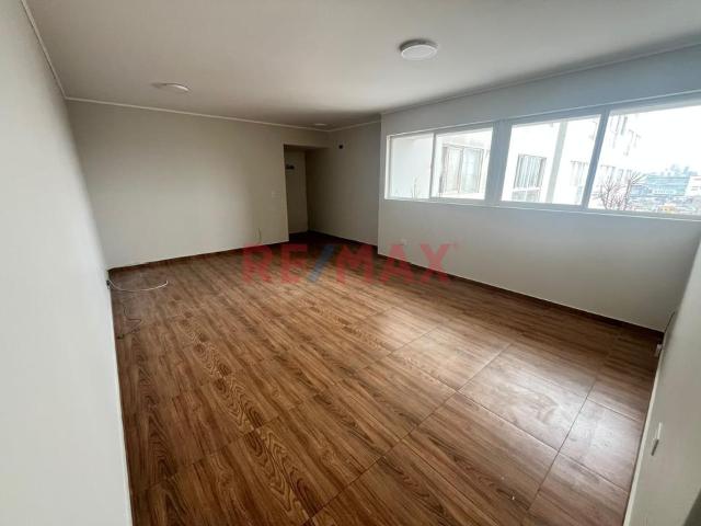 Venta De Amplio Dpto 100 Mts Surquillo Límite Con Aurora Miraflores