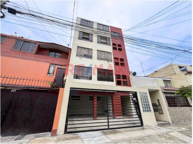 Venta De Amplio Dpto. Triplex En San José, Bellavista – 4 Hab + Cochera Y Terraza Cerca A Universidades Y Mallplaza