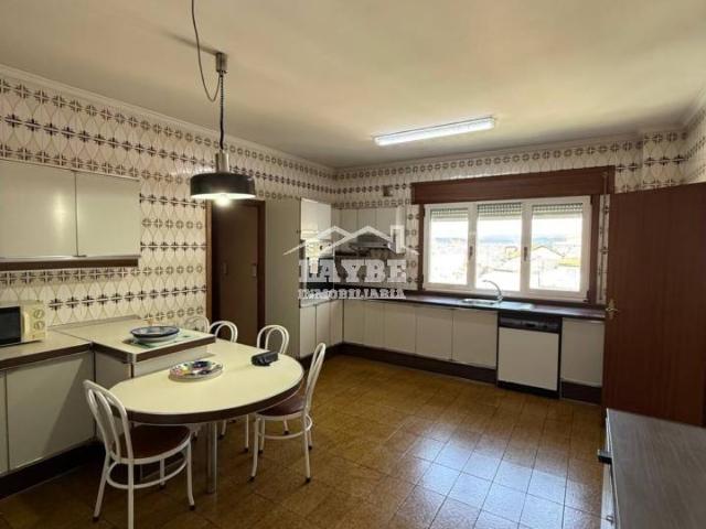 Venta de amplio piso de 5 habitaciones en Monforte de Lemos