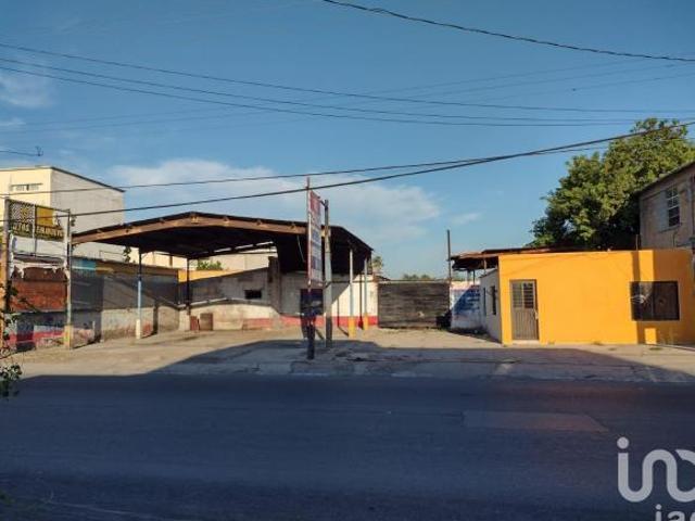 VENTA de AMPLIO Terreno en Avenida Principal en Zona CENTRO de REYNOSA