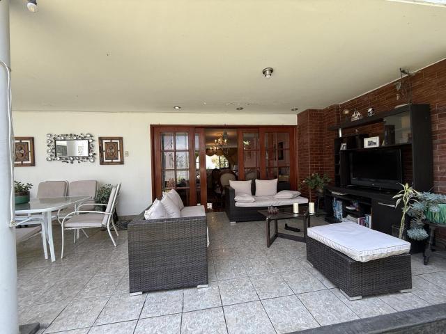 Venta de amplia casa