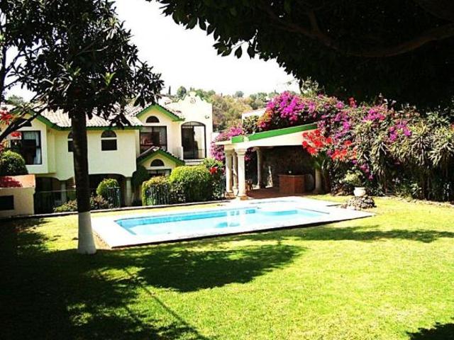 Venta de Amplia Casa con Seguridad, No Vigilancia Directa, Solo de Zona, Cuernavaca, Norte, Morelos