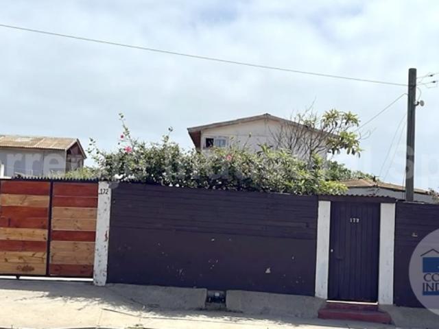 Venta de amplia casa de 8 habitaciones