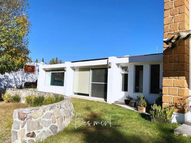 Venta de amplia casa de un piso en San Francisco Totimehuacan