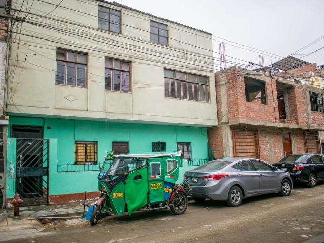 Venta de amplia casa en Urb. Valdiviezo SMP