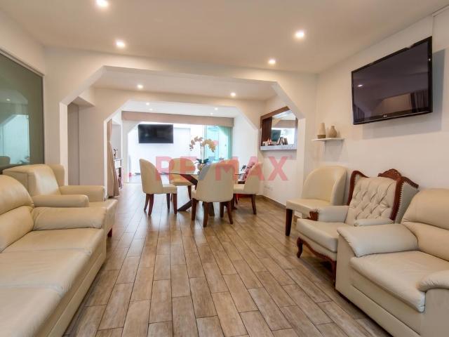 Venta De Amplia Casa Remodelada En Urb. San Antonio – Bellavista
